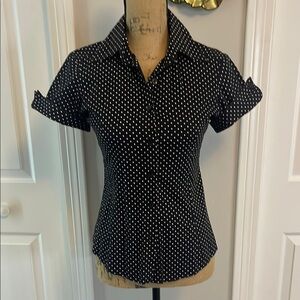 Fitted Black and White Cuffed Sleeve Button Down Shirt